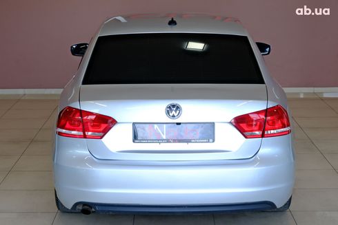 Volkswagen Passat 2016 серебристый - фото 6