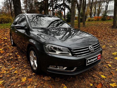Volkswagen Passat 2011 серый - фото 3