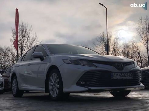 Toyota Camry 2019 - фото 11