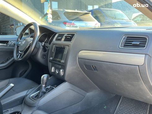 Volkswagen Jetta 2016 белый - фото 20