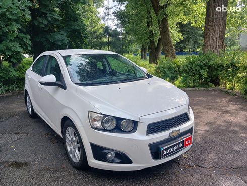 Chevrolet Aveo 2013 белый - фото 3