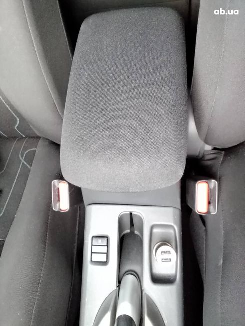 Toyota Auris 2012 белый - фото 16