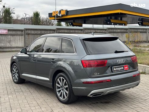 Audi Q7 2018 серый - фото 14