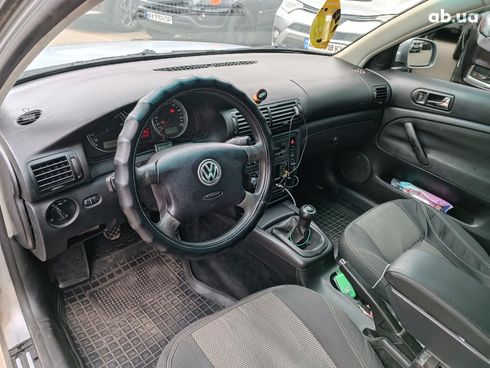 Volkswagen Passat 2002 серый - фото 12