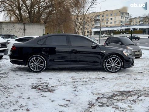 Volkswagen Passat 2017 - фото 10