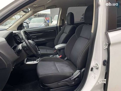 Mitsubishi Outlander 2018 - фото 22