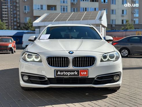 BMW 5 серия 2014 белый - фото 2