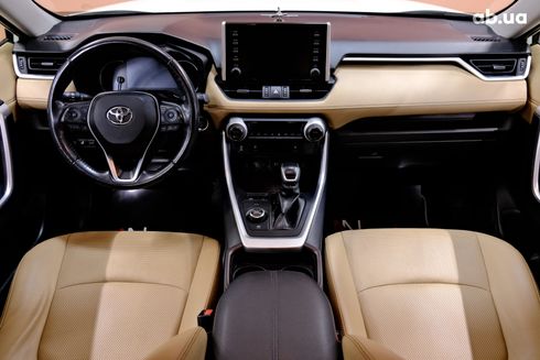 Toyota RAV4 Hybrid 2019 белый - фото 7