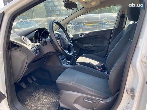 Ford Fiesta 2016 - фото 12