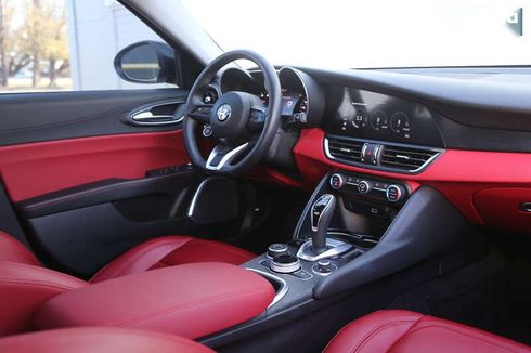 Alfa Romeo Giulia 2020 - фото 12