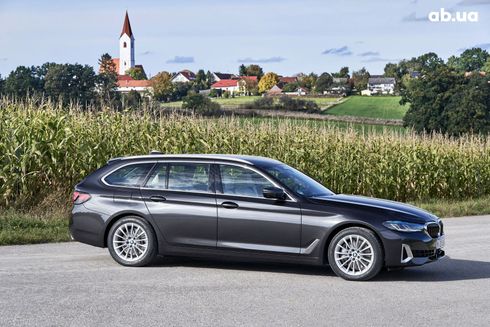 BMW 5 серия 2023 - фото 2