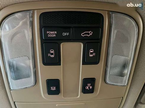 Kia Carnival 2017 - фото 18