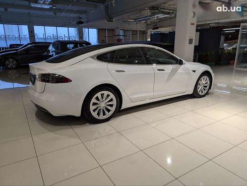 Tesla Model S 2018 - фото 13