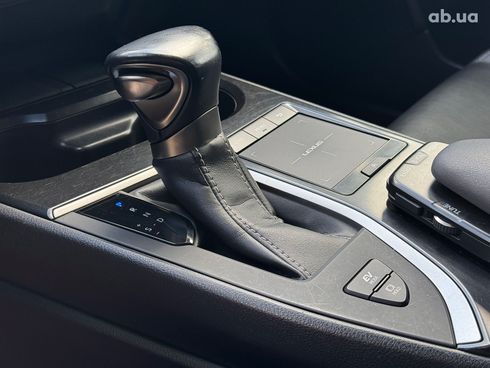 Lexus UX 2020 белый - фото 16