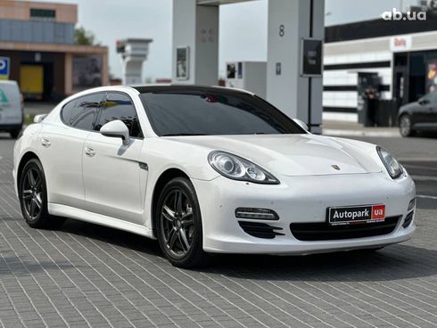 Porsche Panamera 2010 белый - фото 4