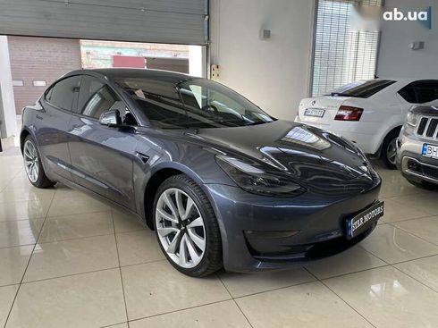 Tesla Model 3 2022 - фото 2