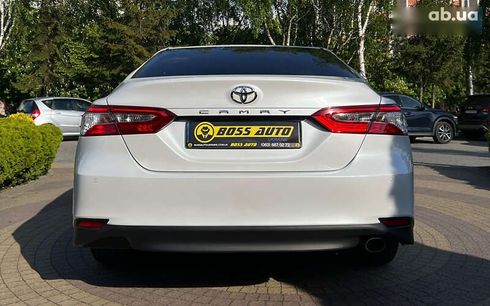 Toyota Camry 2019 - фото 6