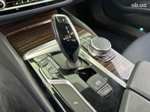 BMW 5 серия 2020 серый - фото 14