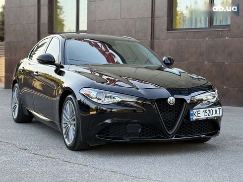 Alfa Romeo Giulia 2017 - фото 17