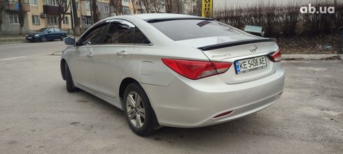 Hyundai Sonata 2012 серебристый - фото 4