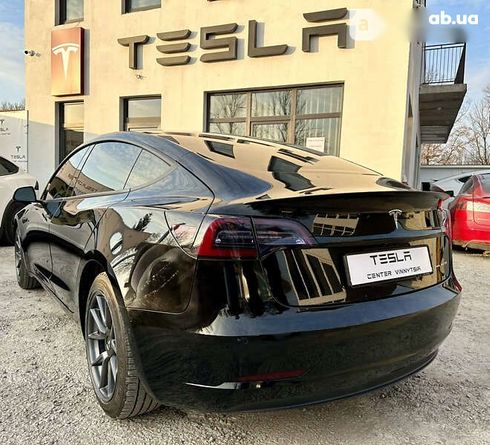 Tesla Model 3 2021 - фото 13