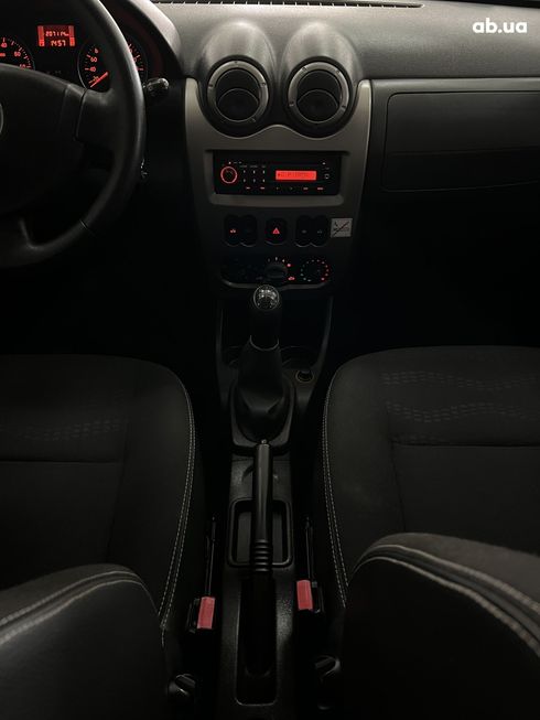 Dacia Sandero Stepway 2011 серебристый - фото 5