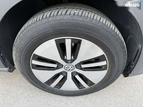 Volkswagen e-Golf 2020 - фото 8