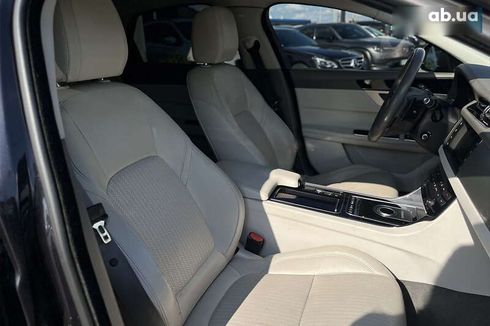 Jaguar XF 2016 - фото 11