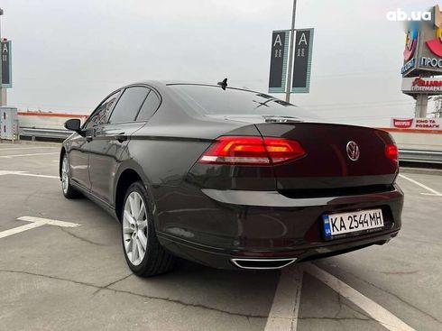 Volkswagen Passat 2018 - фото 12