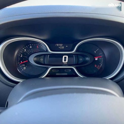 Renault Trafic 2021 - фото 24