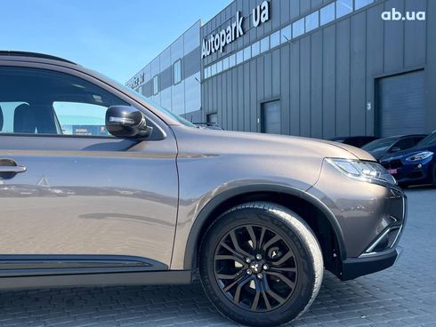Mitsubishi Outlander 2017 коричневый - фото 4