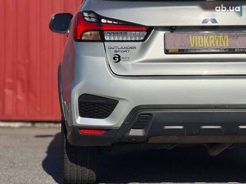 Mitsubishi Outlander 2019 - фото 11