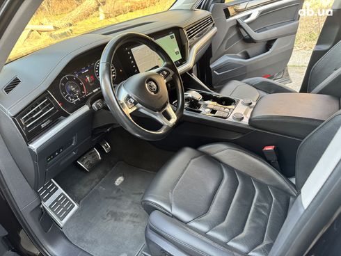 Volkswagen Touareg 2018 коричневый - фото 10