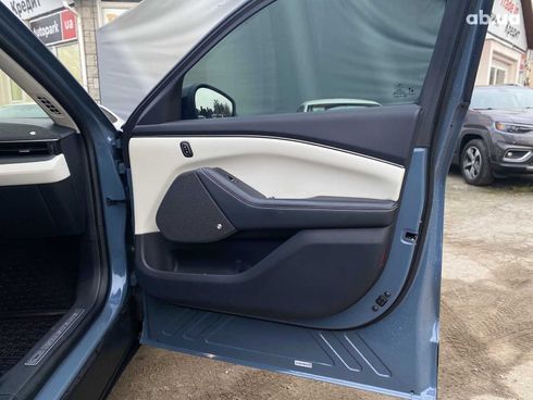 Ford Mustang Mach-E 2023 синий - фото 19