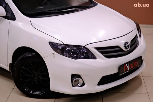 Toyota Corolla 2011 белый - фото 3