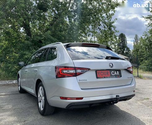 Skoda Superb 2016 - фото 19