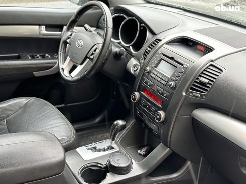 Kia Sorento 2010 серый - фото 33
