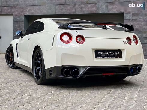 Nissan GT-R 2013 - фото 21