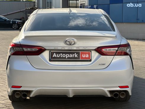 Toyota Camry 2019 белый - фото 11