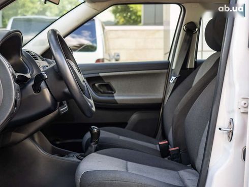 Skoda Fabia 2013 - фото 10