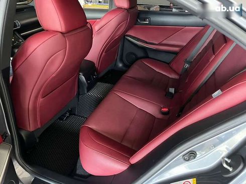 Lexus IS 2017 - фото 21