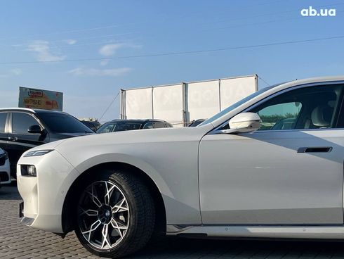 BMW i7 2023 белый - фото 54