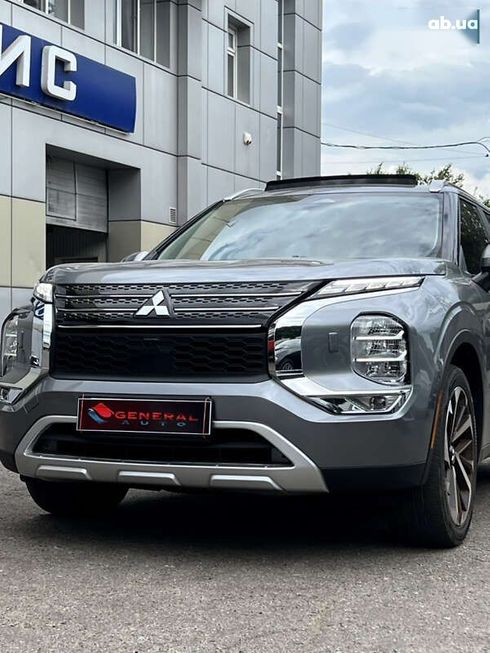 Mitsubishi Outlander 2023 - фото 7