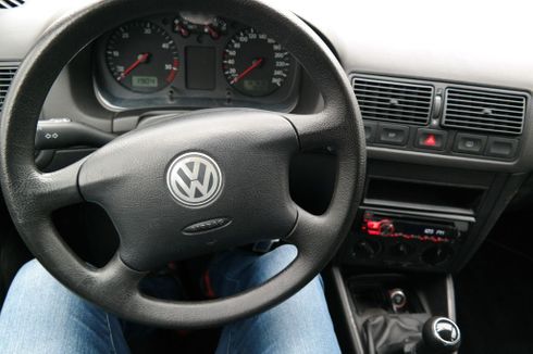 Volkswagen Golf 2002 черный - фото 7