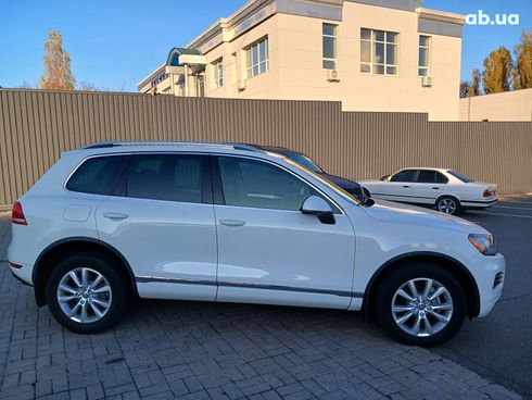 Volkswagen Touareg 2014 белый - фото 8