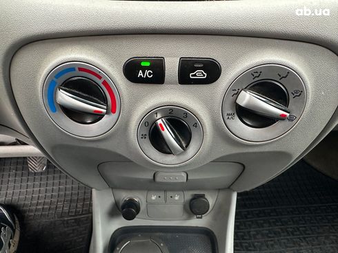 Hyundai Accent 2008 бежевый - фото 16