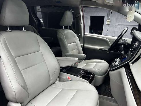 Toyota Sienna 2018 - фото 20