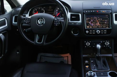 Volkswagen Touareg 2016 серый - фото 7