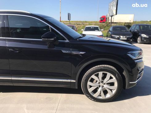Volkswagen Touareg 2019 черный - фото 4