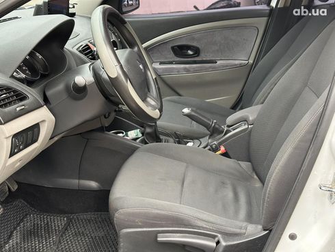 Renault Megane 2011 белый - фото 9